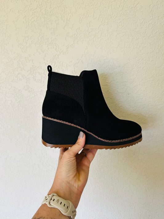 Don’t Go Chasin’ Waterfalls Wedges RTS