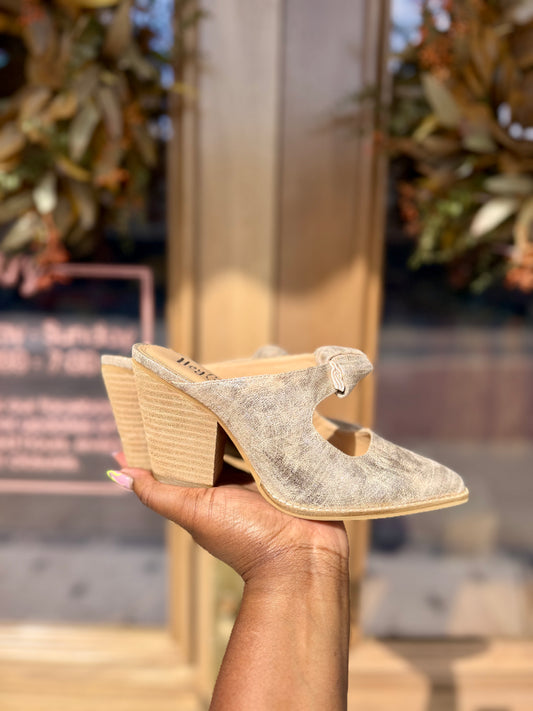 Knot Gonna Happen Slip On Shoe - Gold