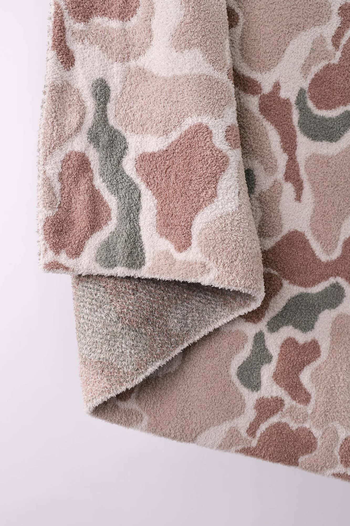 Luxe Retro Camo Throw Blanket