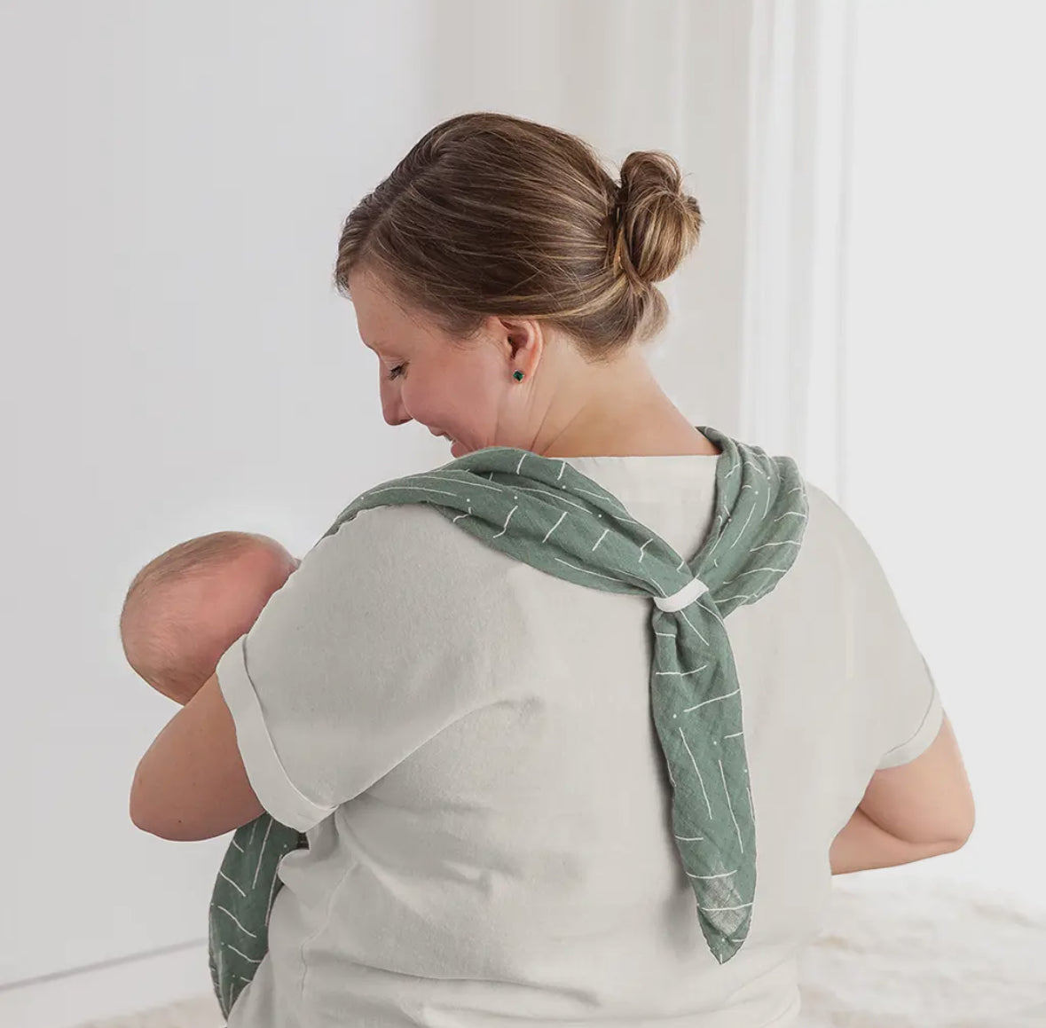 Itzy Ritzy Breastfeeding Boss / Swaddle - Sage