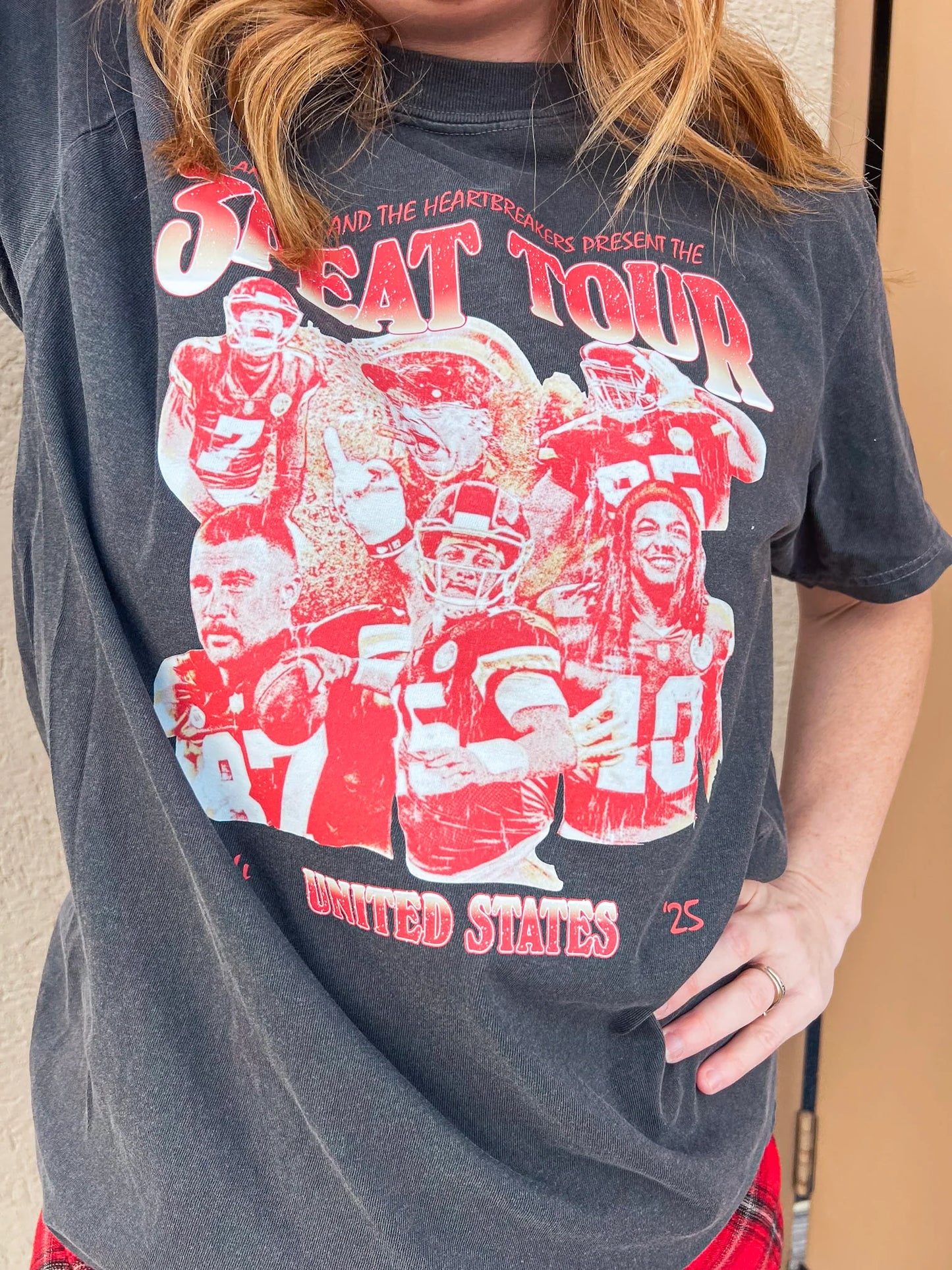 3PEAT TOUR CHIEFS - Pepper Comfort Color Tee RTS