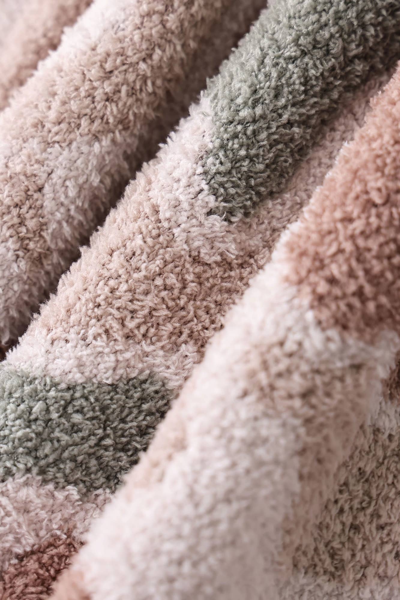 Luxe Retro Camo Throw Blanket