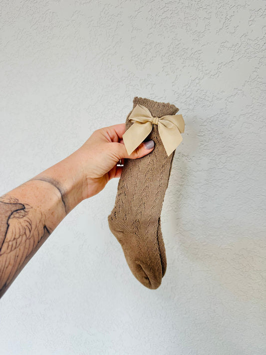 Knitted Knee High Bow Socks - Mocha