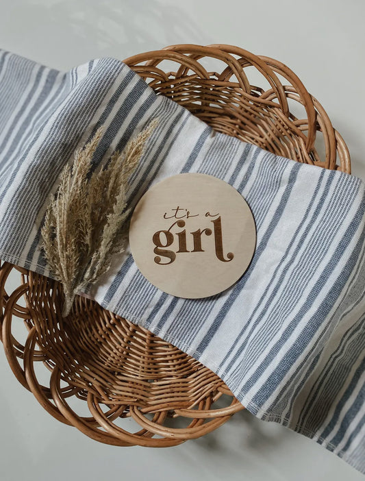Reversible Wooden Gender Announcement (it’s a boy / it’s a girl) Photo Prop