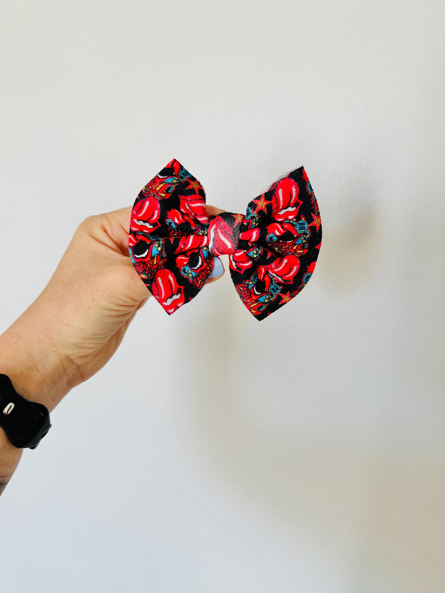 Rolling Stones Bow on Alligator Clip RTS