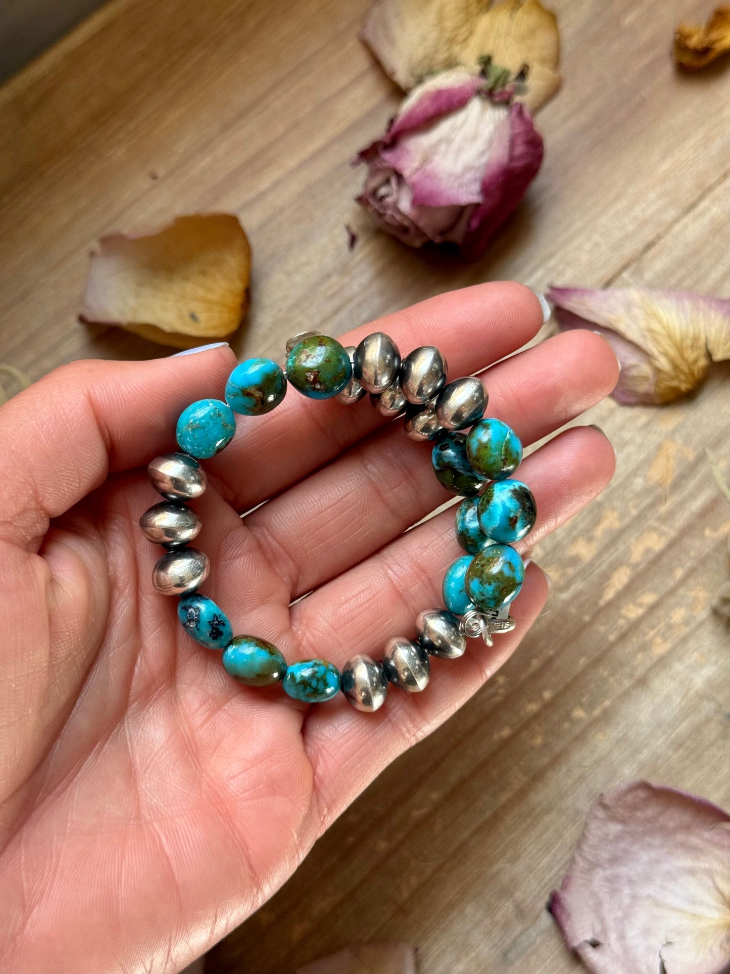 Sterling Silver Spiderweb Kingman Turquoise & Ponca Pearl Memory Wire Bracelet – Fits Up to 9” Wrist – Artist Jason Ogg