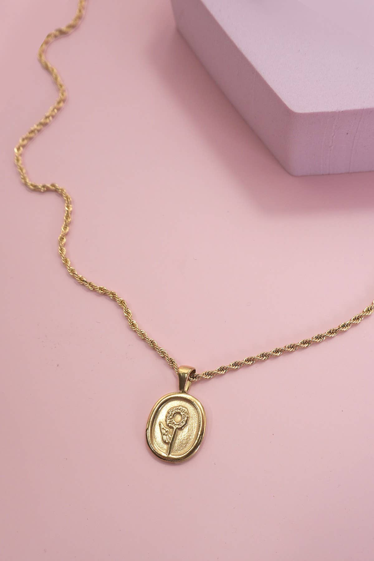18K Stainless Oval Flower Pendant Necklace