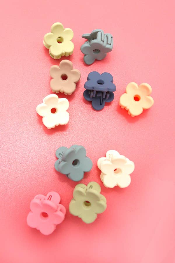 Mini Pack of 10 Flower Wavy Clips In A Case