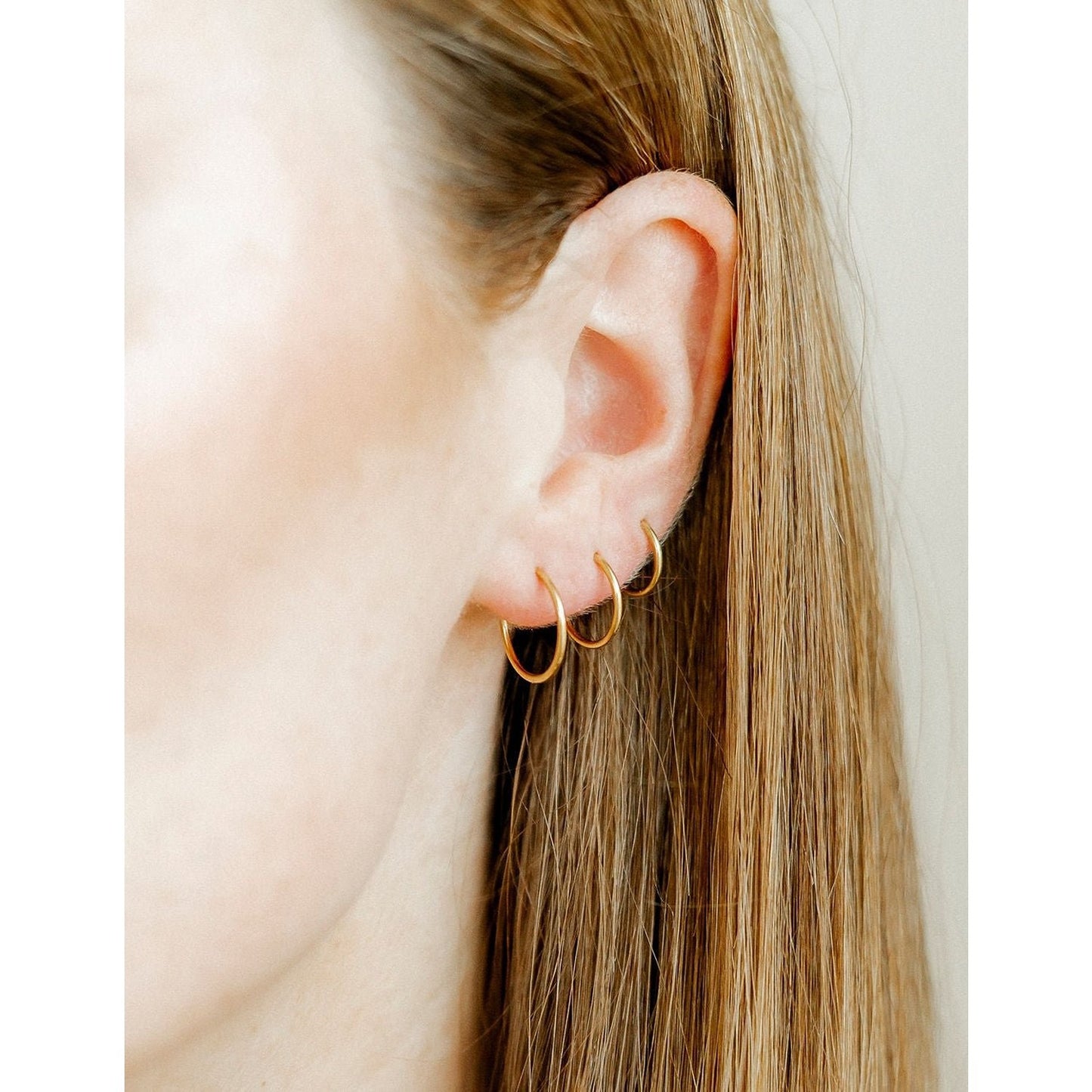 Huggie Infinity Hoop Earrings - Ava Gold 8mm